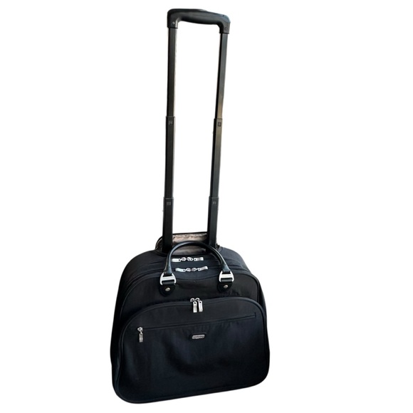 Baggallini Handbags - NWOT Baggallini Roller Bag Luggage Carry On Black